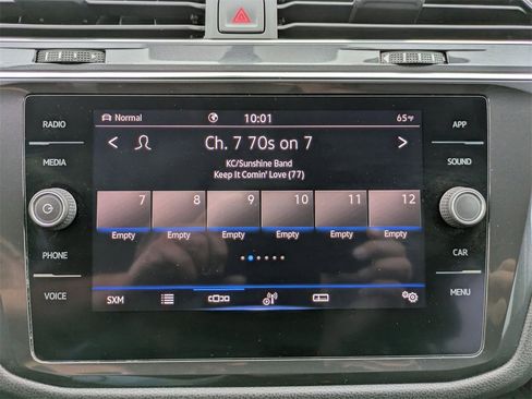 Used 2023 Volkswagen Taos SE w/ Panoramic Sunroof Package image 24