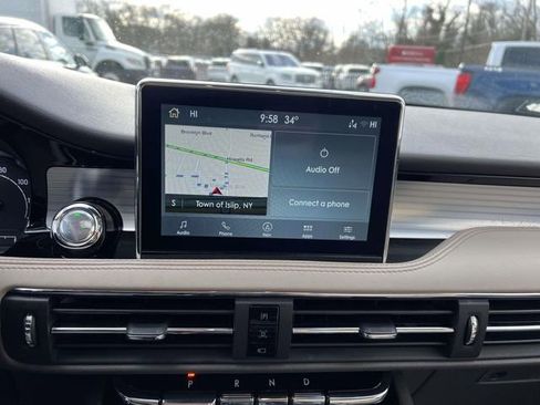 Used 2022 Lincoln Corsair AWD w/ Premium Package image 25