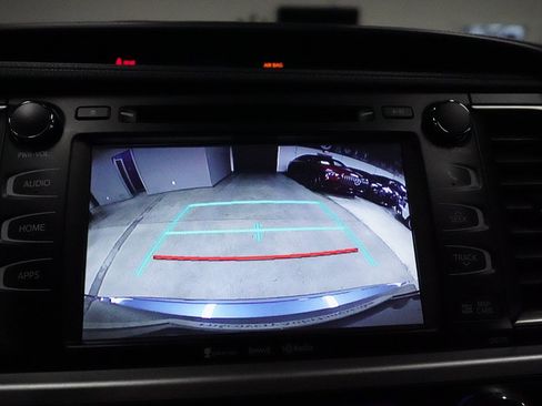 Used 2018 Toyota Highlander XLE FWD image 28