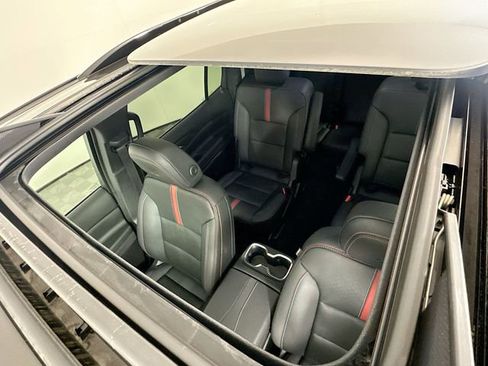 Used 2024 Chevrolet Traverse RS image 21