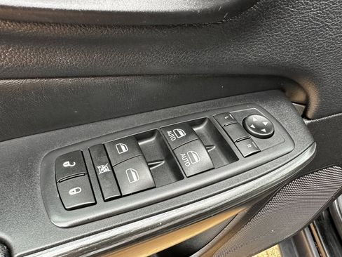 Used 2017 Jeep Cherokee Trailhawk image 10