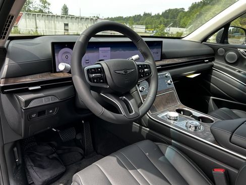 Used 2025 Genesis GV80 2.5T Advanced image 13