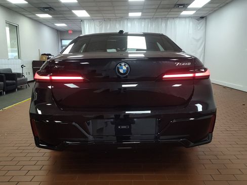 Used 2026 BMW 750e xDrive AWD/4WD image 9