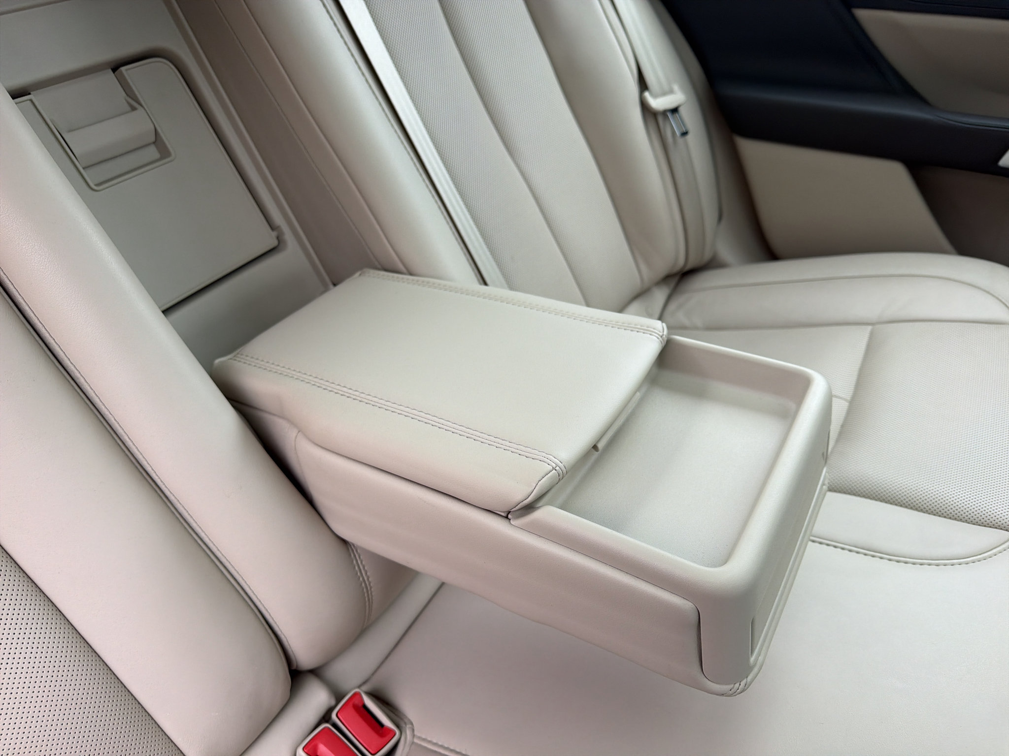 Used 2018 Lincoln Continental Select w/ Continental Climate Package FWD image 31