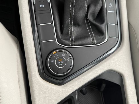 Used 2022 Volkswagen Tiguan SE image 19