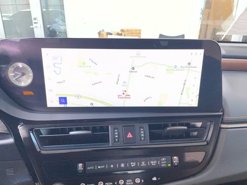 Used 2024 Lexus ES 300h w/ Premium Package image 28