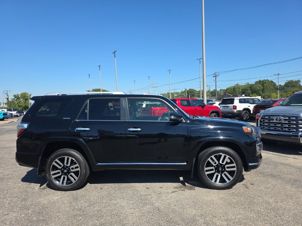 Used 2017 Toyota 4Runner Limited AWD/4WD image 4