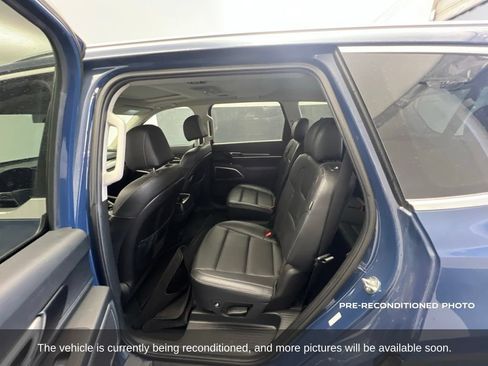 Used 2024 Kia Telluride S w/ S Sunroof Package FWD image 11