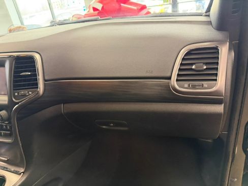 Used 2020 Jeep Grand Cherokee Laredo image 33