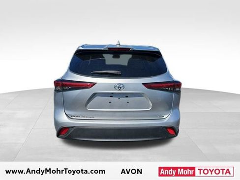 Used 2023 Toyota Highlander XLE image 6