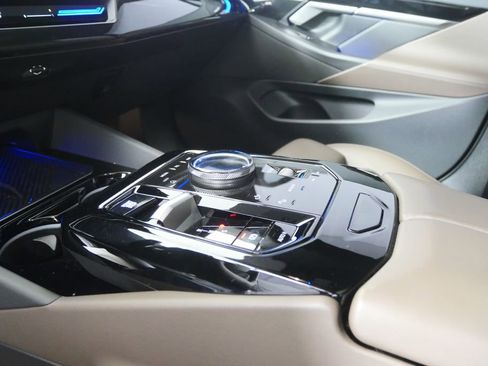 Certified 2024 BMW 530i w/ Convenience Package RWD image 23