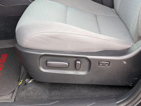 Used 2020 Toyota Tacoma SR5 AWD/4WD image 16