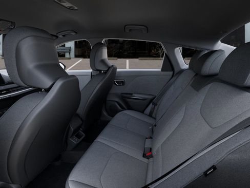 New 2025 Kia K4 LXS image 18