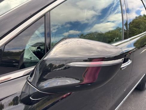 Used 2024 Buick Enclave Premium image 11