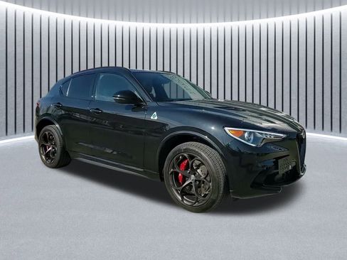 Used 2023 Alfa Romeo Stelvio Quadrifoglio image 3