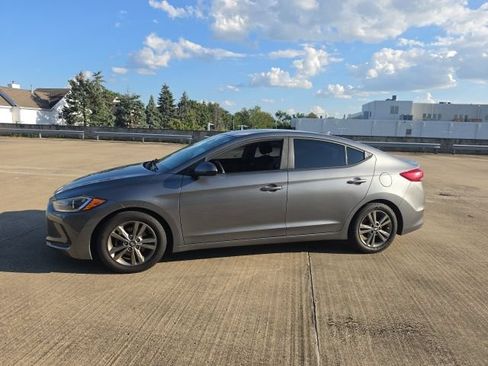 Used 2018 Hyundai Elantra SEL FWD image 2