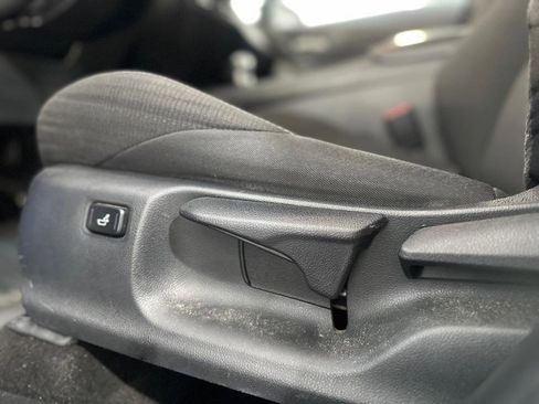 Used 2018 Toyota C-HR XLE FWD image 25