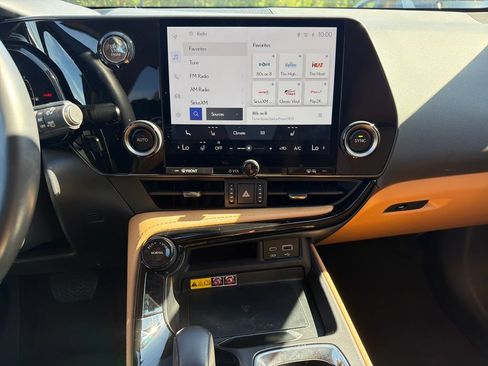 Used 2025 Lexus NX 250 FWD w/ Cold Area Package image 6