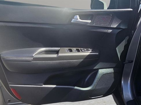 Used 2017 Kia Sportage LX image 9