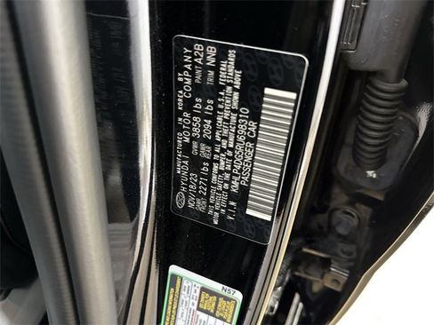 Used 2024 Hyundai Elantra Limited image 30