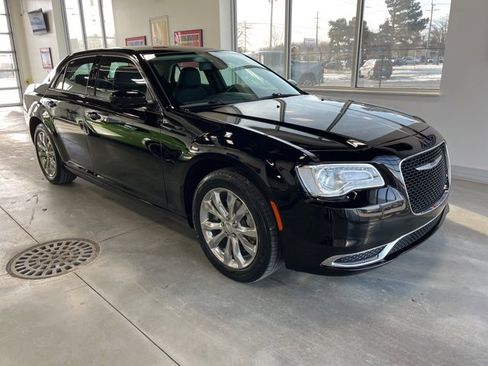 Used 2022 Chrysler 300 Touring image 3