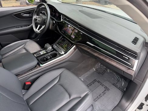 Used 2023 Audi Q8 Premium Plus w/ Premium Plus Package AWD/4WD image 32