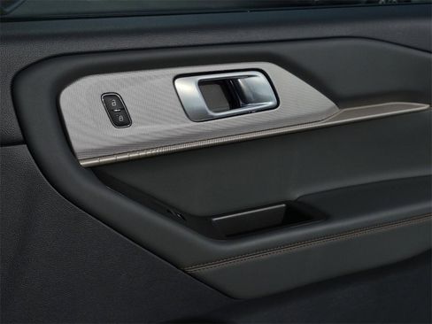 Used 2025 Ford Explorer Active image 14