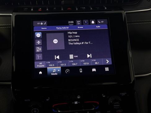 Certified 2025 Jeep Grand Cherokee Altitude image 19