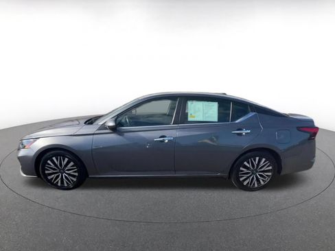 Used 2023 Nissan Altima 2.5 SV FWD image 9