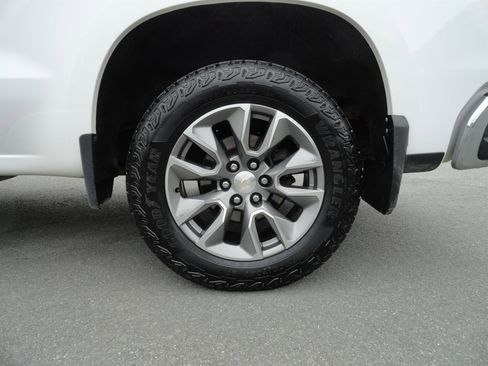 Used 2021 Chevrolet Silverado 1500 LT AWD/4WD image 9