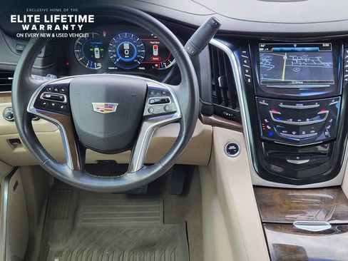 Used 2020 Cadillac Escalade Premium Luxury AWD/4WD image 25