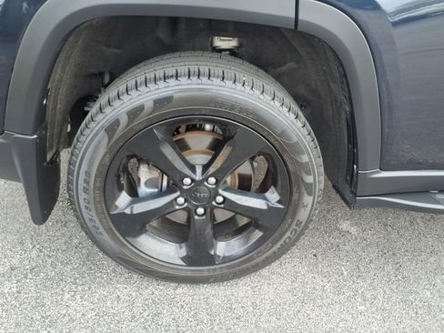 Used 2024 Jeep Grand Cherokee L Limited w/ Black Appearance Package image 31