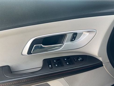 Used 2015 Chevrolet Equinox LT w/ Driver Convenience Package image 24