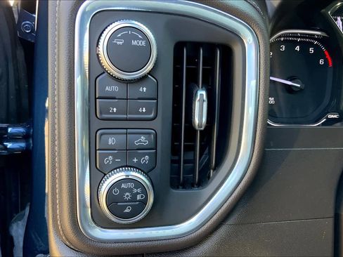 Used 2021 GMC Sierra 1500 SLT image 34