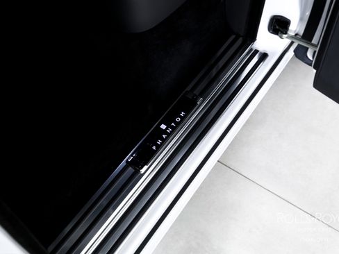 Certified 2023 Rolls-Royce Phantom Sedan w/ The Phantom Package image 23