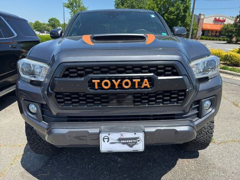 Used 2019 Toyota Tacoma TRD Sport AWD/4WD image 7