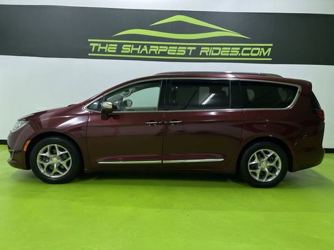 Used 2018 Chrysler Pacifica Limited FWD image 6