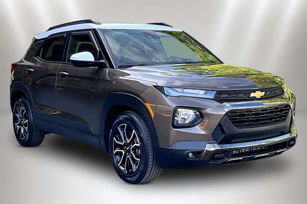 Used 2022 Chevrolet TrailBlazer ACTIV w/ Sun and Liftgate Package FWD image 1