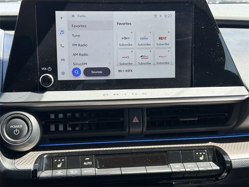 Used 2025 Toyota Prius XLE image 25