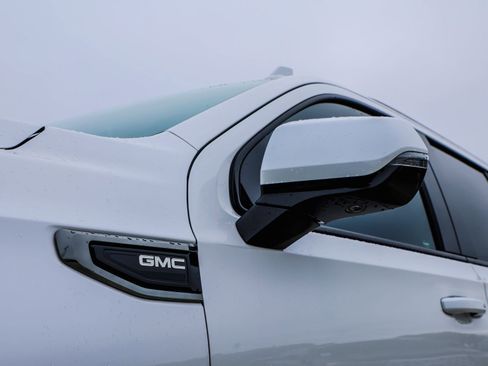 Used 2022 GMC Yukon AT4 AWD/4WD image 3