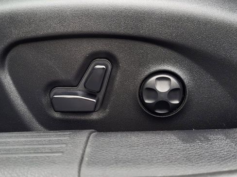 Used 2015 Chrysler 200 C w/ Navigation & Sound Group I image 12