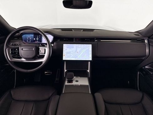 Used 2025 Land Rover Range Rover SE image 9