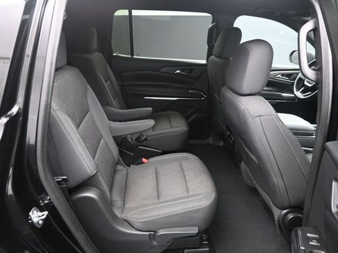 Used 2024 Chevrolet Traverse LT image 36