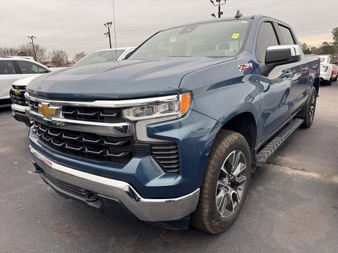 Used 2024 Chevrolet Silverado 1500 LT w/ Z71 Off-Road Package image 8
