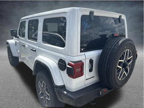 Used 2025 Jeep Wrangler Unlimited Sahara AWD/4WD image 8