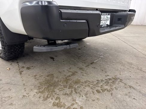 Used 2023 Nissan Frontier S w/ Technology Package image 18