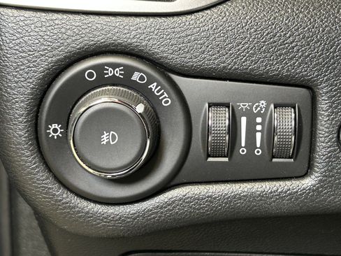 Used 2019 Jeep Cherokee Limited w/ Luxury Group AWD/4WD image 20