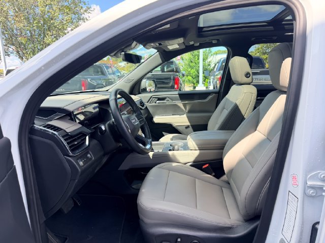 Used 2026 GMC Acadia Elevation w/ Elevation Premium Package FWD image 12