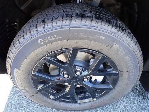 New 2025 Jeep Grand Cherokee Altitude image 11