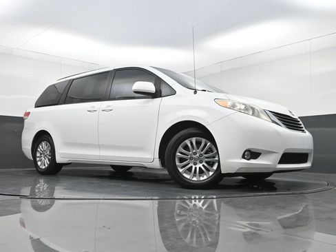 Used 2013 Toyota Sienna XLE FWD image 21